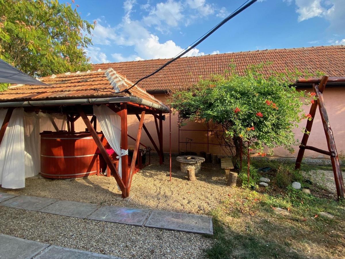 Arpad Nyaralohaz Villa Sarud Buitenkant foto