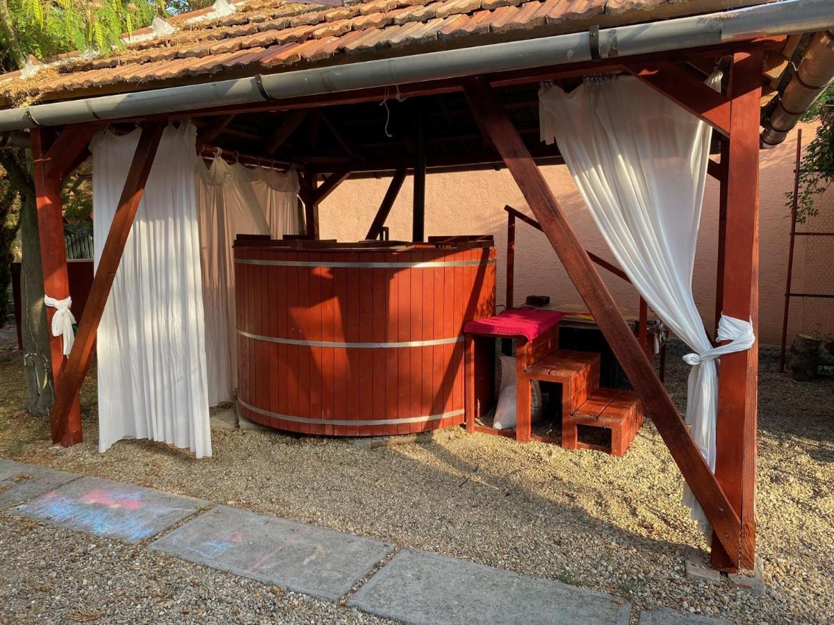 Arpad Nyaralohaz Villa Sarud Buitenkant foto