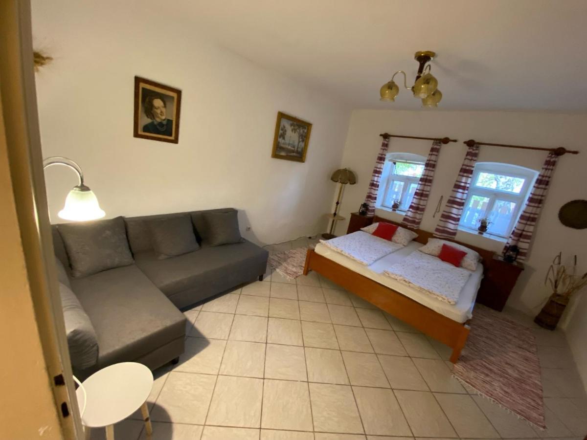 Arpad Nyaralohaz Villa Sarud Buitenkant foto